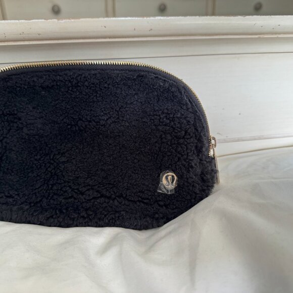 NWT, Lululemon Everywhere Belt Bag - Fleece, Black - Gold Hardware - Picture 8 of 14